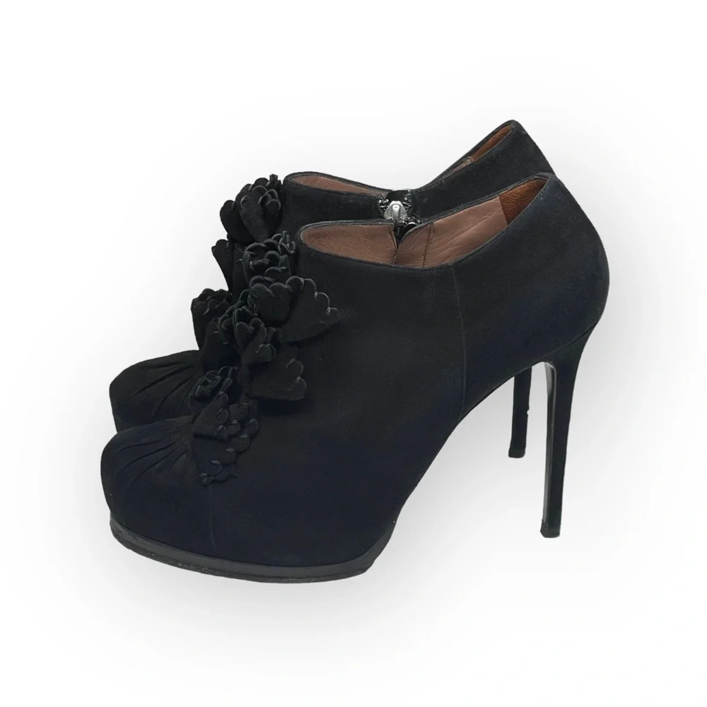 Tabitha Simmons 𒀭 Ruffled Platform Stiletto Heeled Ankle Booties 𒀭Black Suede